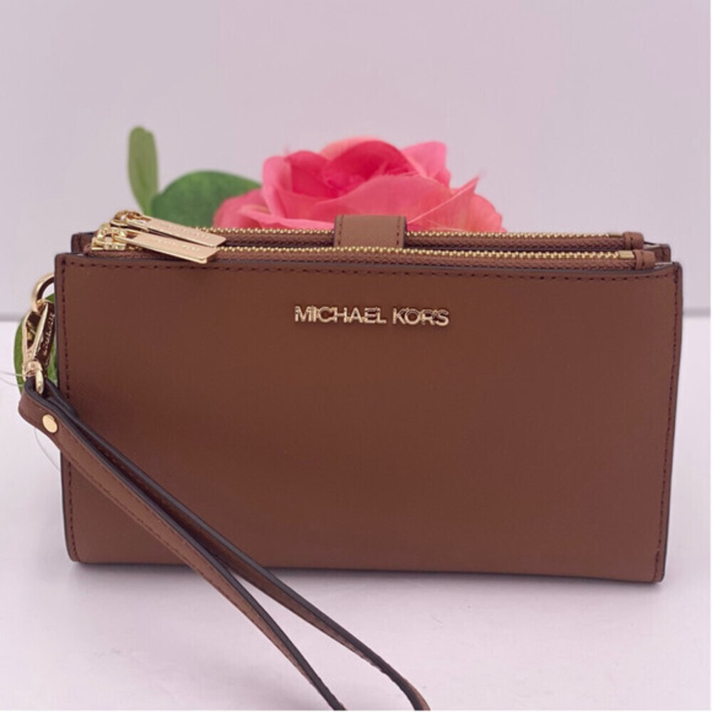 Michael Kors DoubleZip Wallet
Wristlet Luggage
